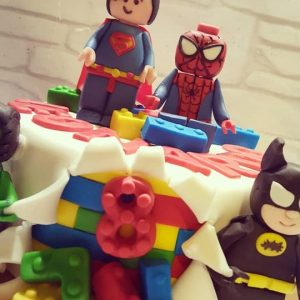 torta superman in pasta di zucchero